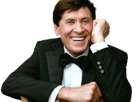 Gianni Morandi sorridente