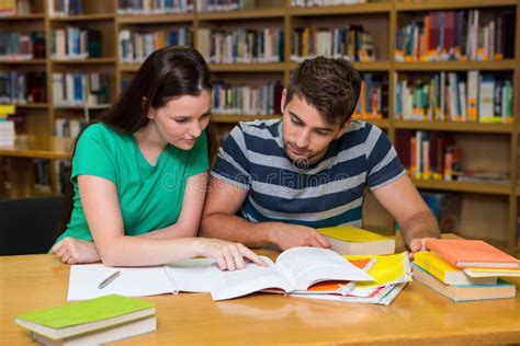 Studenti che studiano frazioni