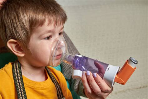 Atleta con inalatore