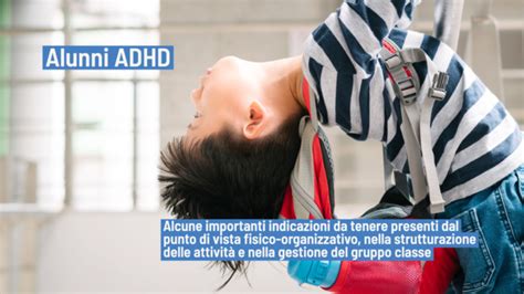 Adolescente con ADHD che studia