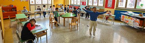 Bambini che partecipano ad attività emotive in classe