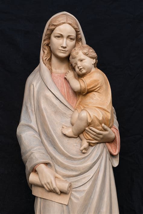 Statua della Madonna con il Bambino