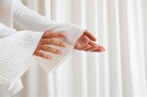 mani che si muovono ritmicamente