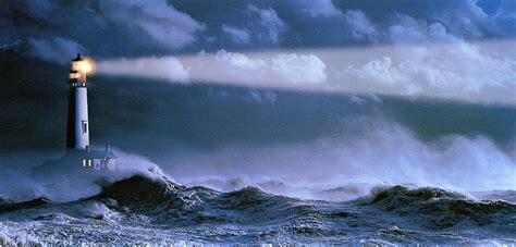 Un faro che illumina il mare