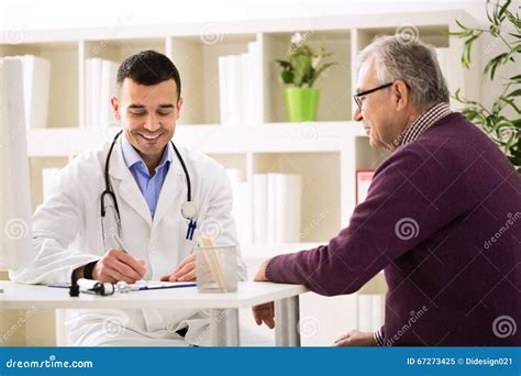 Medico e paziente che parlano