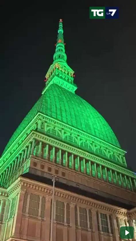 monumenti illuminati di verde per la salute mentale