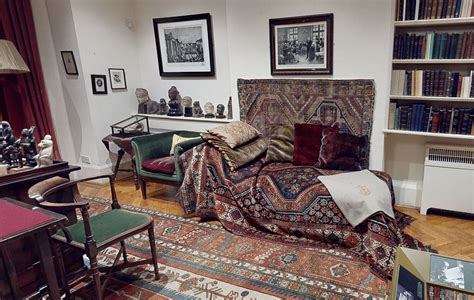 Installazione di Cathie Pilkington al Freud Museum, Londra