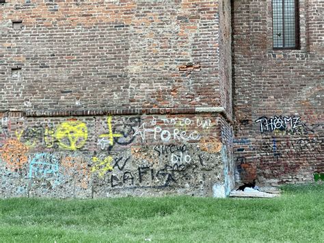 Vandalismo su facciata chiesa