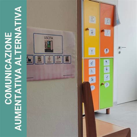 Schema che illustra il funzionamento di un sistema di Comunicazione Aumentativa e Alternativa (AAC) con sintesi vocale