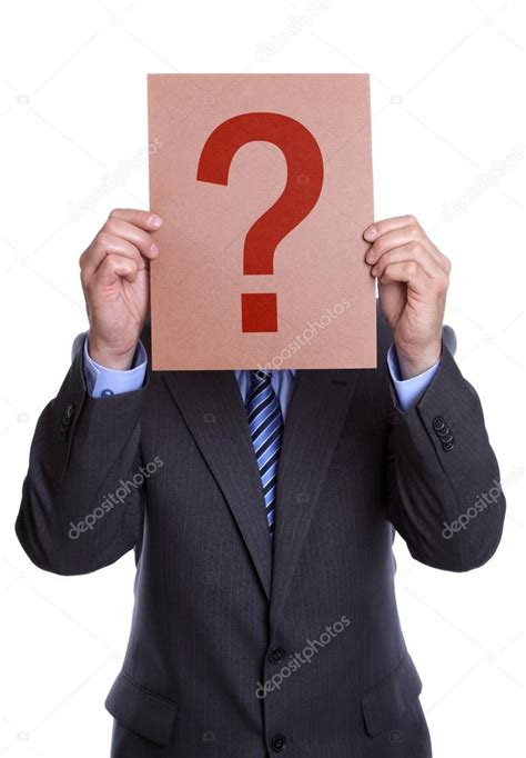 Persona che legge un libro con un punto interrogativo sopra la testa