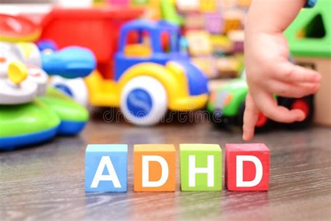 bambino con ADHD che gioca