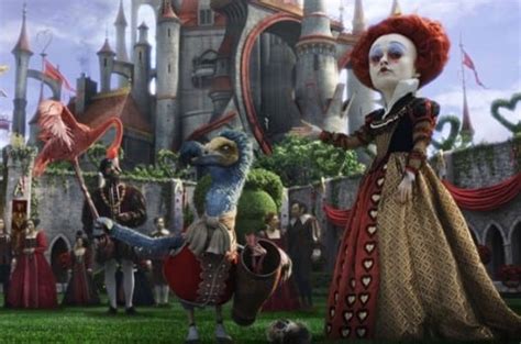 Alice in fuga dalle guardie della Regina di Cuori
