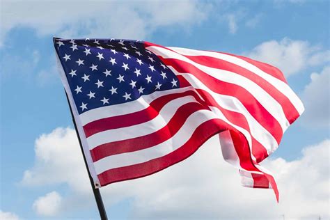 bandiera americana e bandiera danese in contrasto