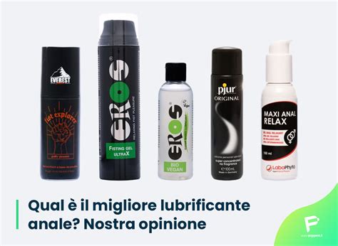 Coppia che pratica sesso anale con lubrificante