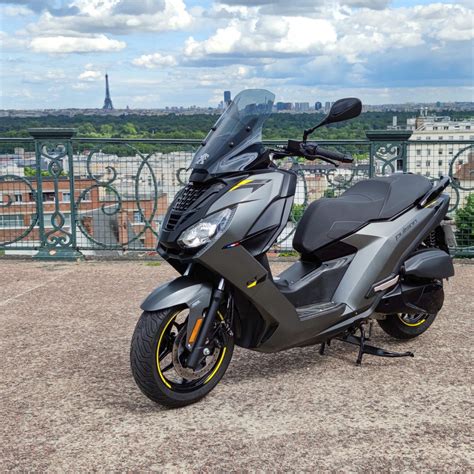 Peugeot Pulsion 125 frontale con luci LED