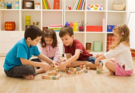 Bambini che imparano giocando