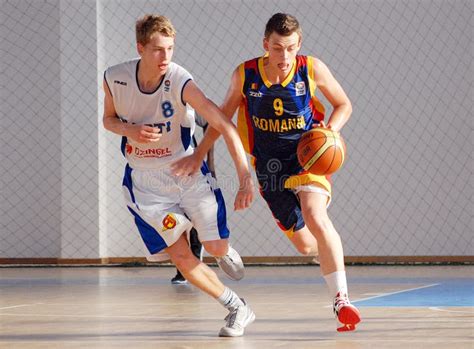 Giocatori di basket in azione
