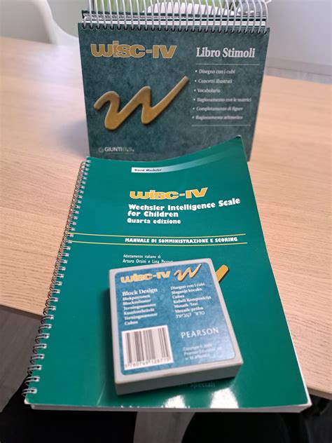 Bambino che esegue un test cognitivo