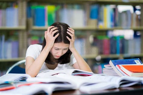 Studente stressato prima di un esame