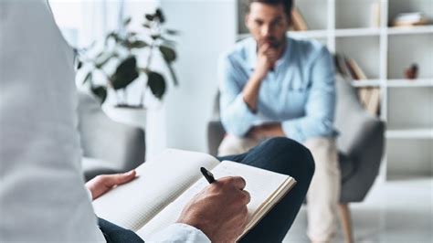 Immagine che rappresenta la collaborazione tra psichiatra, psicologo e psicoterapeuta