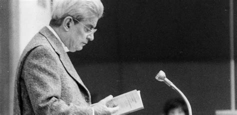 Foto di Jacques Lacan durante un seminario