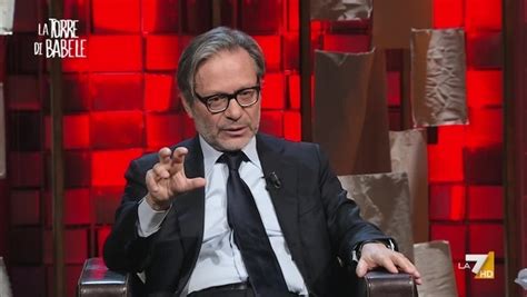 Massimo Recalcati che parla in pubblico