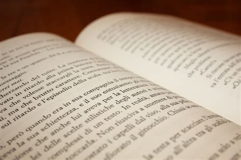 Libro con testo semplificato e immagini