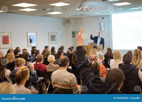 Sala conferenze con pubblico