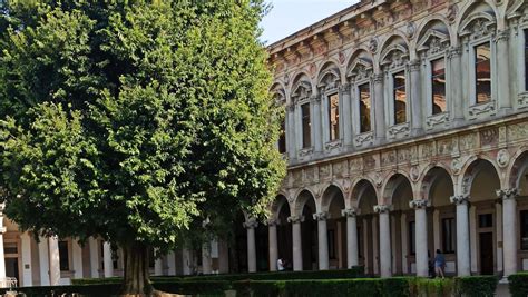 Edificio neoclassico dell'Università Sapienza di Roma