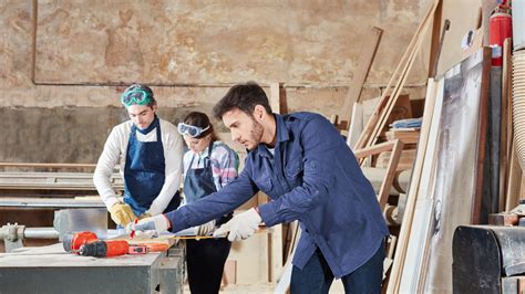 Giovani precari al lavoro