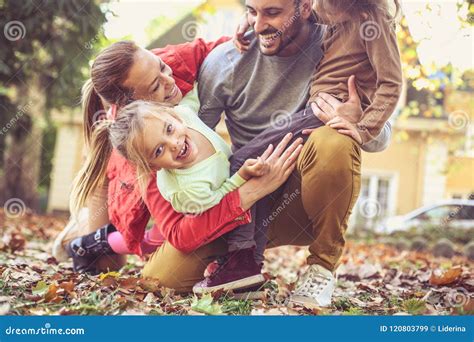 Famiglia che gioca insieme