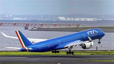 aeroporto con aerei