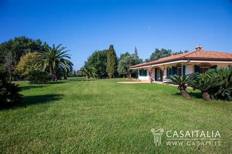Villa con giardino, sede della comunità riabilitativa