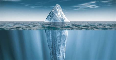 La mente umana come iceberg con la parte conscia visibile e l'inconscio sommerso