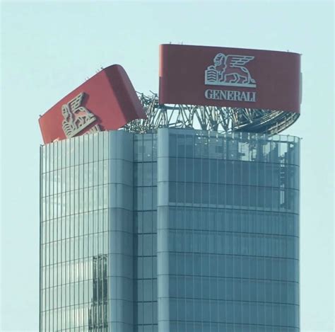 Edificio con insegna 