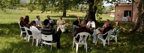 Interno di una comunità terapeutica residenziale con aree comuni