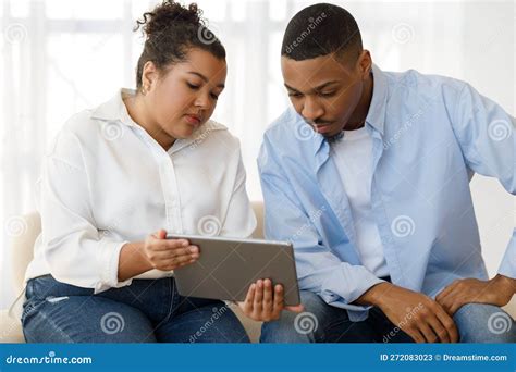 Psicologa che parla con un paziente