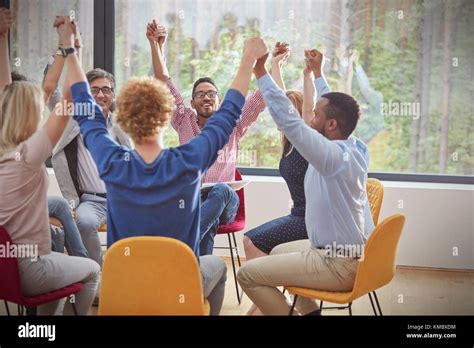 Persone che partecipano a un gruppo di terapia