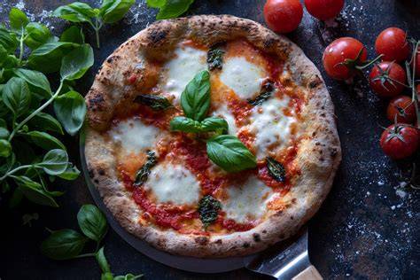 Immagine di una pizza napoletana fumante