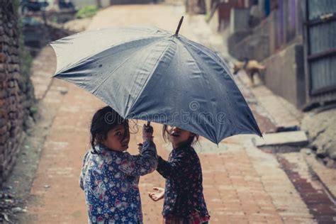 persone che si nascondono