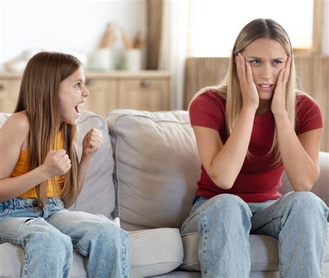 bambino che cerca attenzione