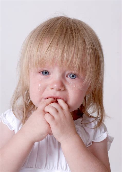 bambino con espressione triste