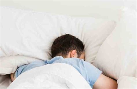 Persona che dorme serenamente