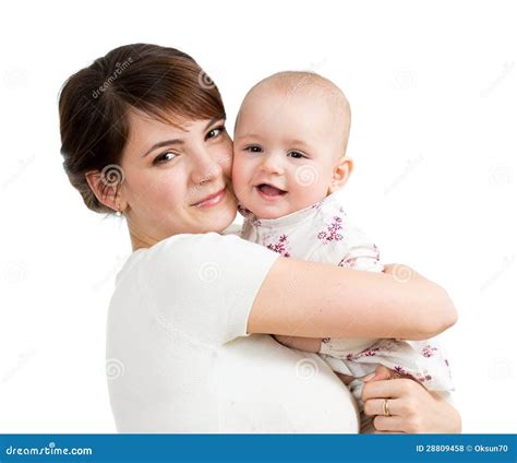 madre che abbraccia il bambino