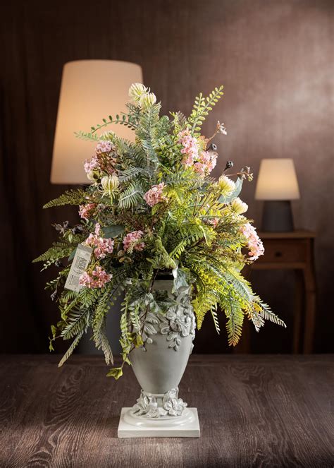 Composizione floreale e muschiata di un profumo