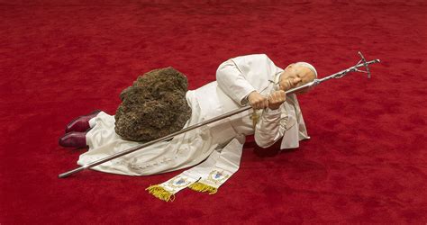 Installazione di Maurizio Cattelan: 