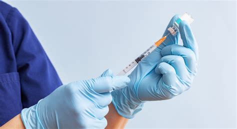 Illustrazione che mette a confronto il concetto di cura e accanimento terapeutico