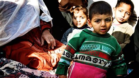 Bambini palestinesi in un campo profughi a Gaza