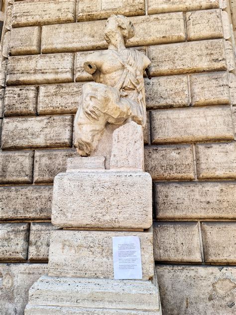 statua di Pasquino a Roma