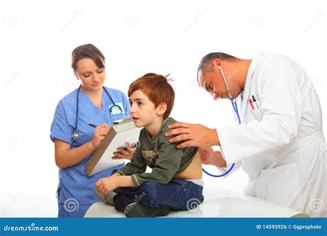 Famiglia che parla con un medico